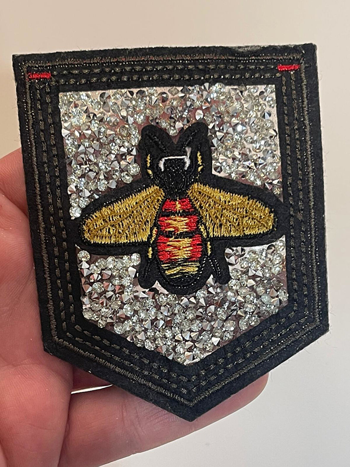 9X7 CM ÜTÜ İLE YAPIŞAN ARI TAŞLI APOLET ARMA YAMA APLİK