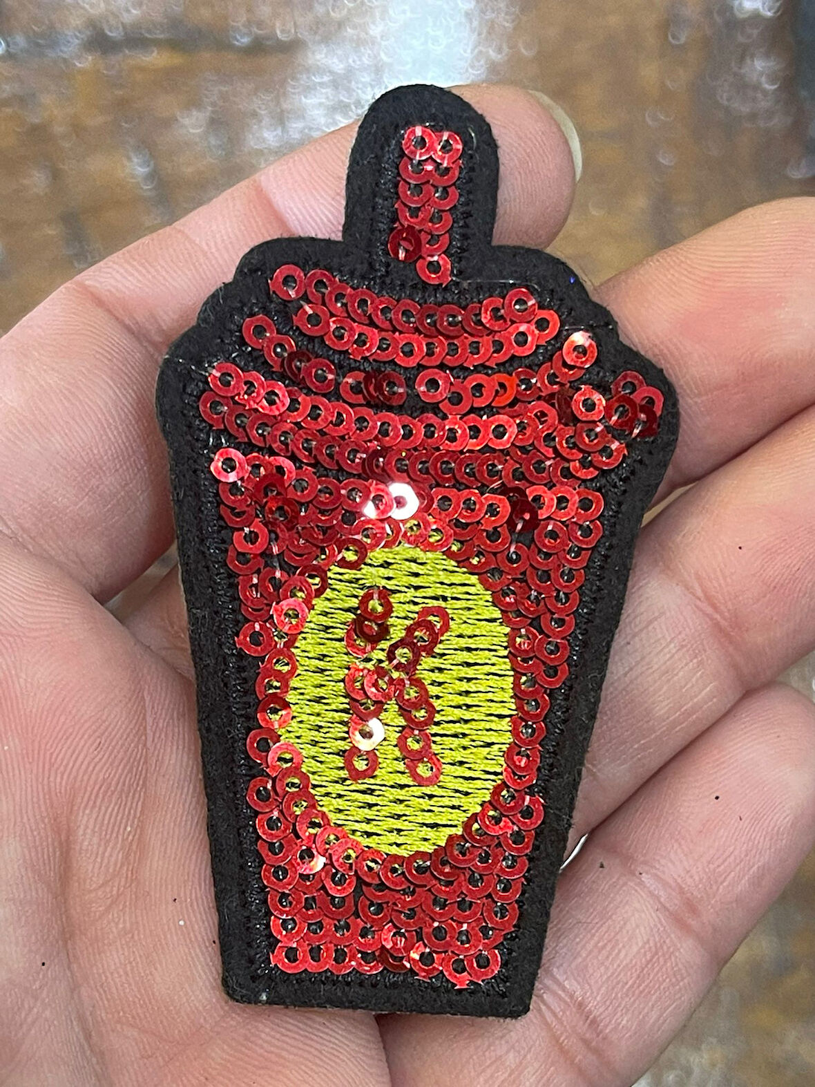 7X4 CM PAYETLİ KIRMIZI BARDAK APLİKE ÜTÜ İLE YAPIŞAN ARMA DİKİŞ  HOBİ AKSESUARI