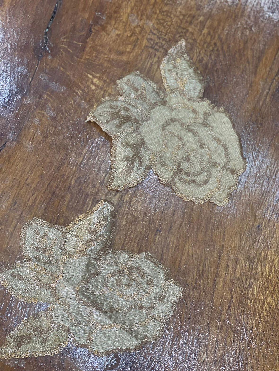 14X13 CM 2 ADET PULLU VE NAKIŞ İŞLEMELİ ÇİÇEKLİ YAPRAKLI APLİKE ARMA DİKİŞ AKSESUARI