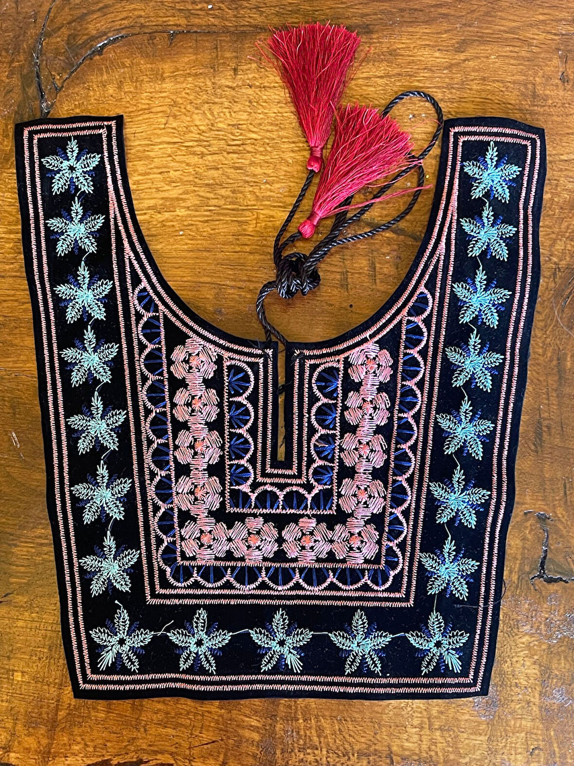 25x18 CM ETNİK BOHEM NAKIŞ İŞLEME YAKA ELBİSE YAKA BLUZ YAKA PÜSKÜLLÜ