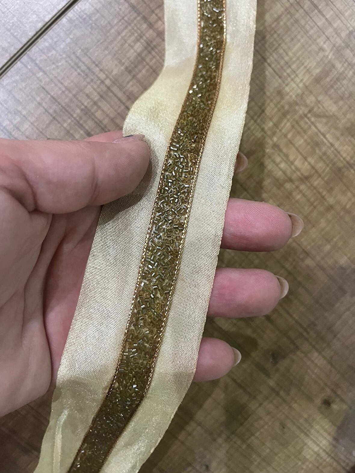 EN 1 CM BONCUK İŞLEME ALTIN VARAKLI ŞERİT APLİKE DEKORATİF ŞERİT 1 METRE