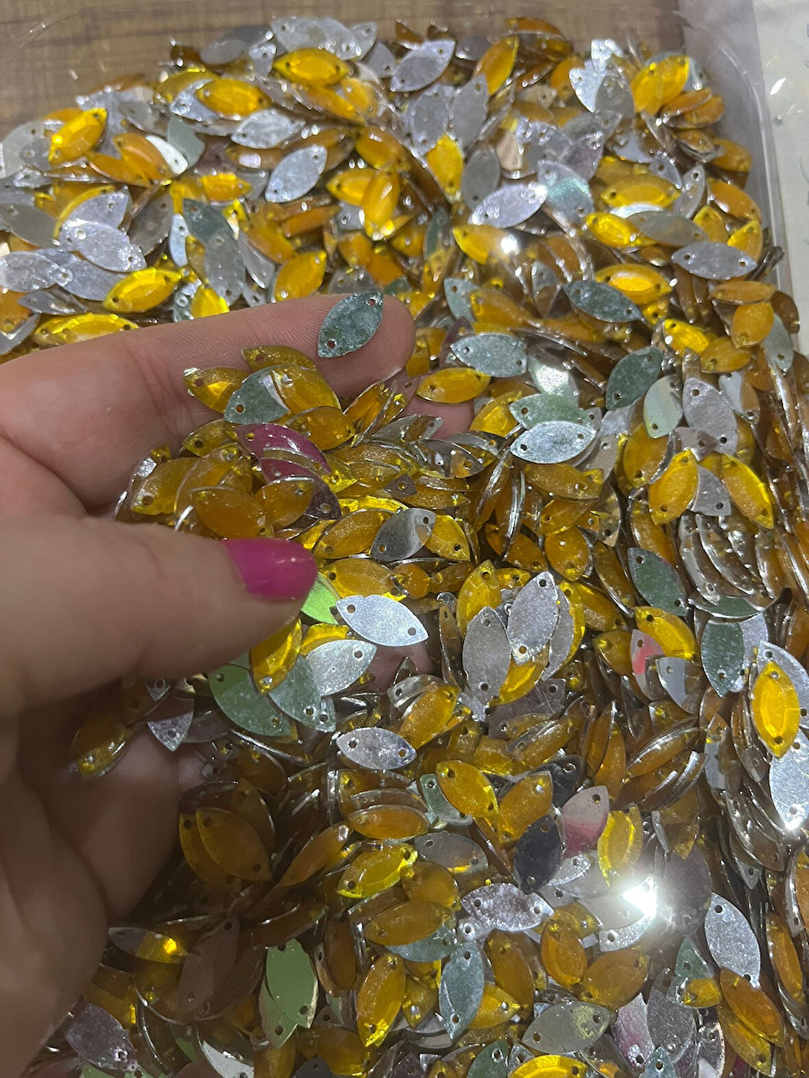 1 CM 50 GR SU DAMLASI TAAŞLI DELİKLİ BONCUK DİKİŞ HOBİ AKSESUARI