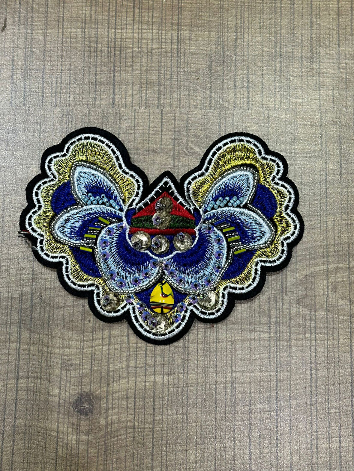 15X9 CM TAŞ NAKIŞ BONCUK İŞLEME OTANTİK TASARIM ARMA DİKİŞ PEÇETE APLİKE