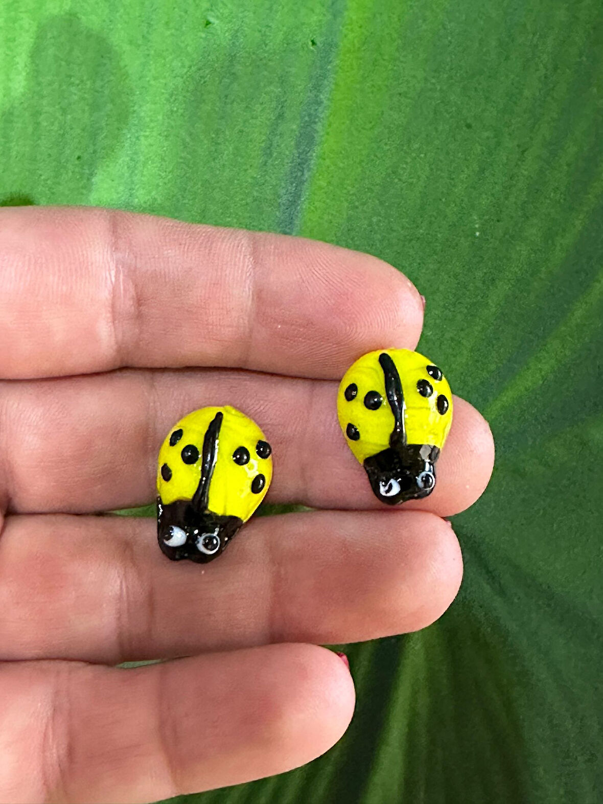 2X1 CM EL YAPIMI DELİKLİ CAM UĞUR BÖCEĞİ TAKI AKSESUARI GİYİM AKSESUARI