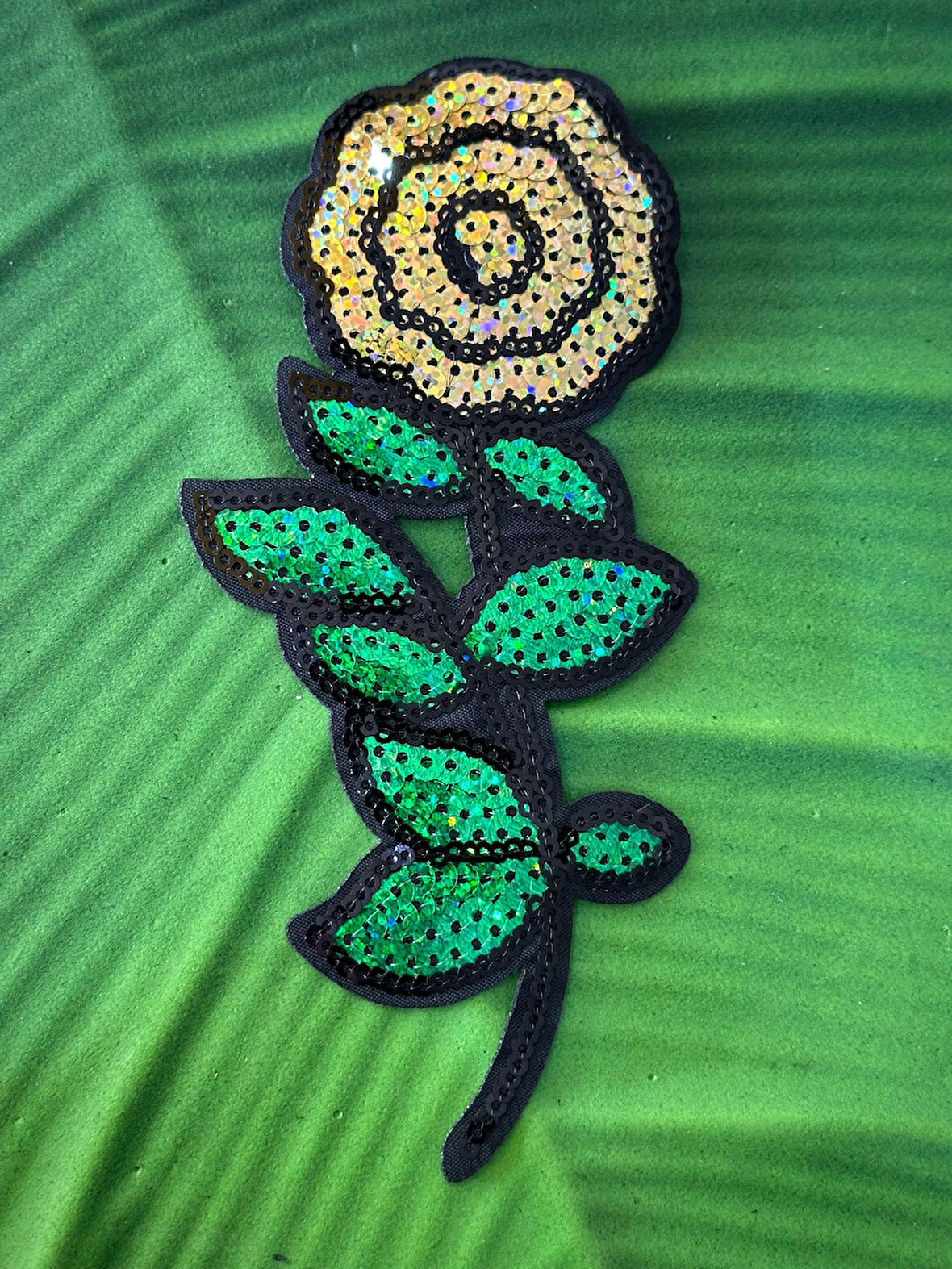 15X7 CM ÜTÜ İLE YAPIŞAN PAYETLİ ÇİÇEK ARMA APLİKE DİKİŞ GİYİM AKSESUARI