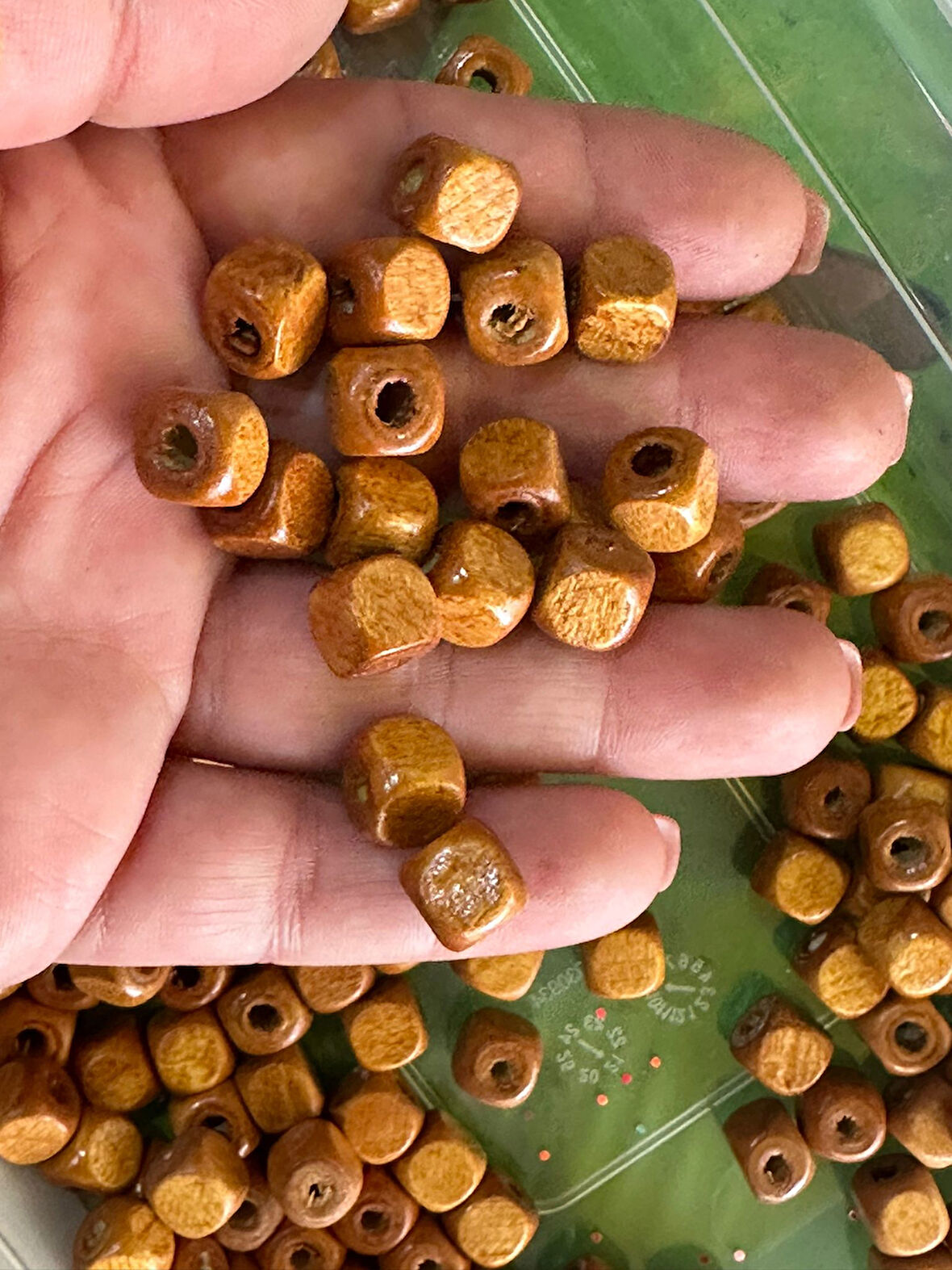 1 CM 25 ADET  DELİKLİ AHŞAM KÜP TAKI BONCUĞU