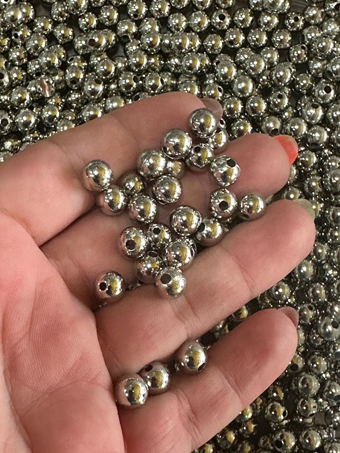 135 ADET AYNALI DELİKLİ TAKI BONCUĞU