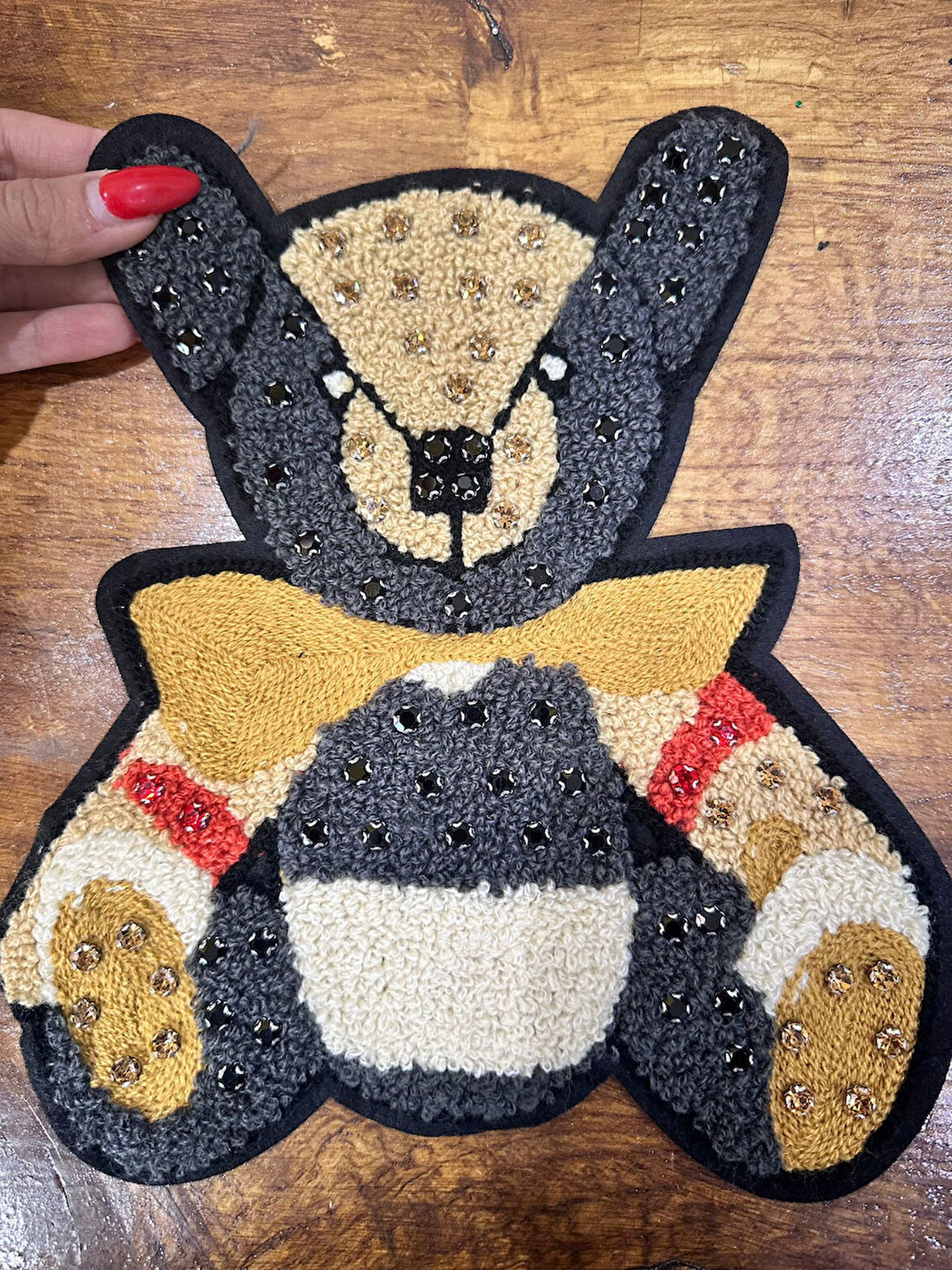 PUNCH DOKUMA ZİRKON TAŞLI AYI ARMA DİKİŞ APLİKE 23X20 CM