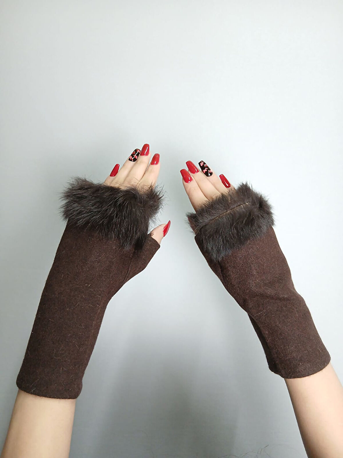 KAHVERENGİ KAŞMİR KÜRKLÜ PARMAKSIZ KADIN ELDİVEN