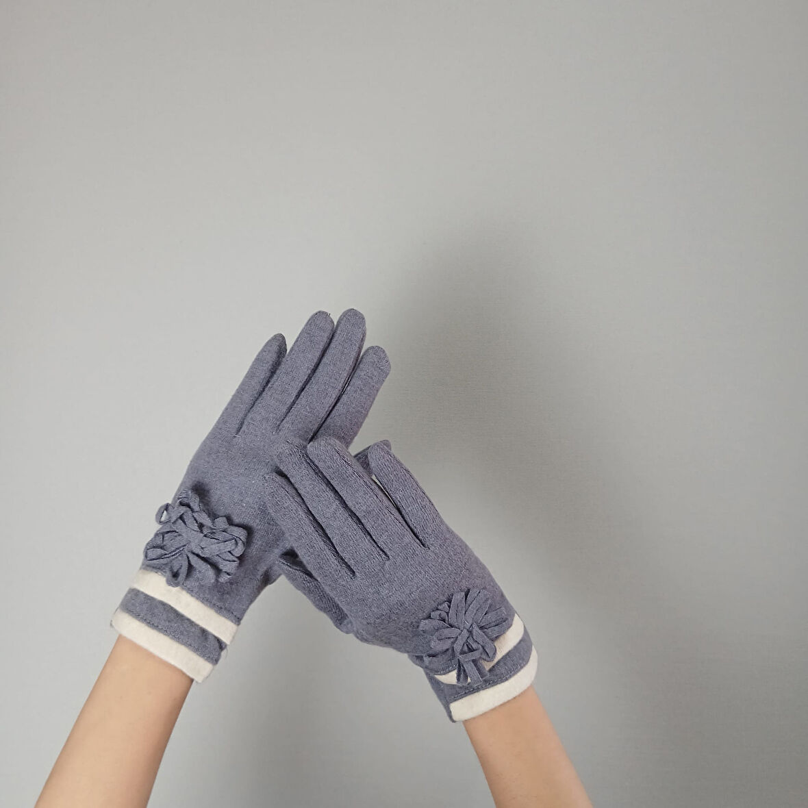 ÇİÇEKLİ GRİ DESENLİ KADIN ELDİVEN