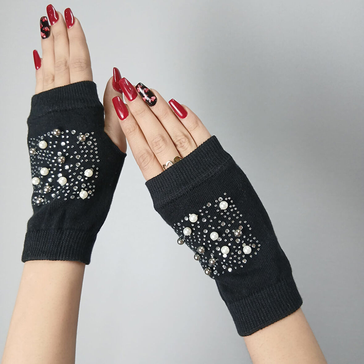 TAŞ BONCUK İŞLEME PARMAKSIZ LİKRALI SİYAH KADIN ELDİVEN