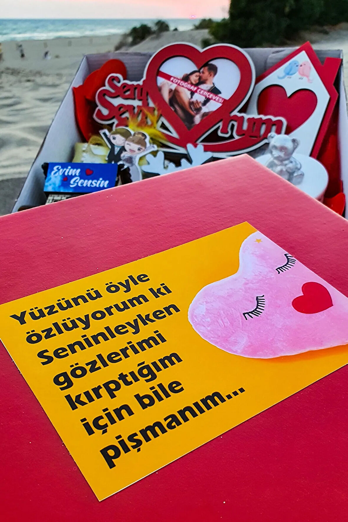 Kırmızı Romantik Kutuda Yaz Hediyesi Sürpriz Eşe Evlilik Yıldönümü Eşe Doğum Günü Hediyesi 1red9kum9