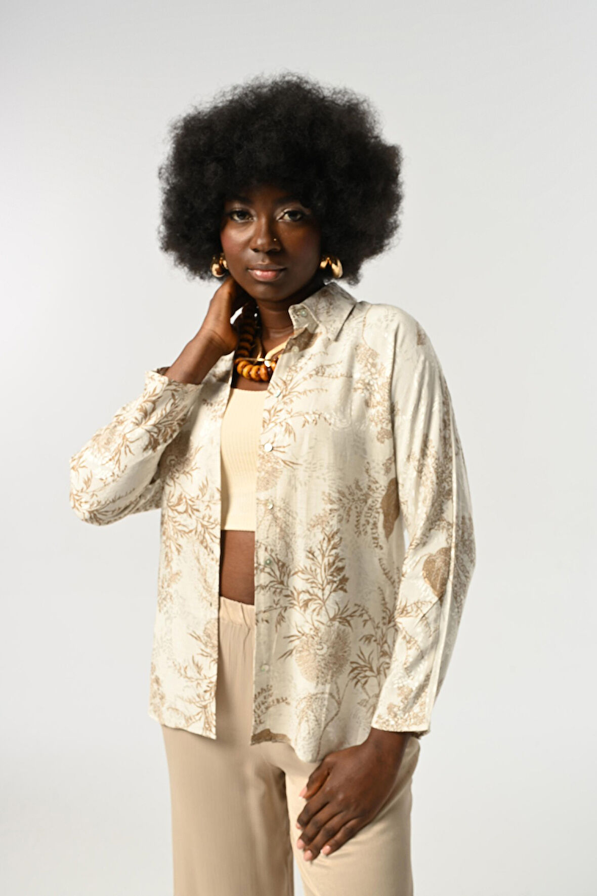 KADIN YAPRAK DESENLİ KREM RENGİ GÖMLEK