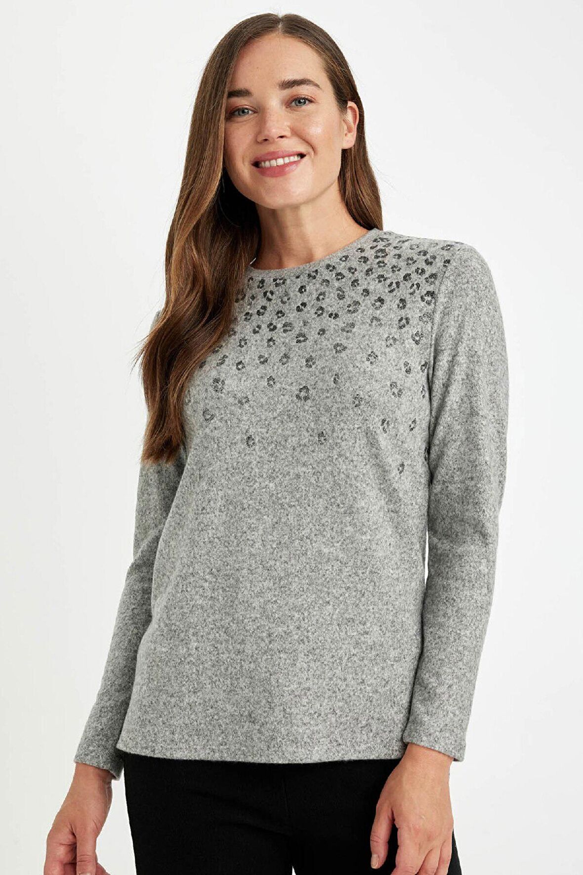 DeFacto Relax Fit Bisiklet Yaka Leopar Baskılı Yırtmaçlı Uzun Kollu Tişört D2701AX24AUGR210