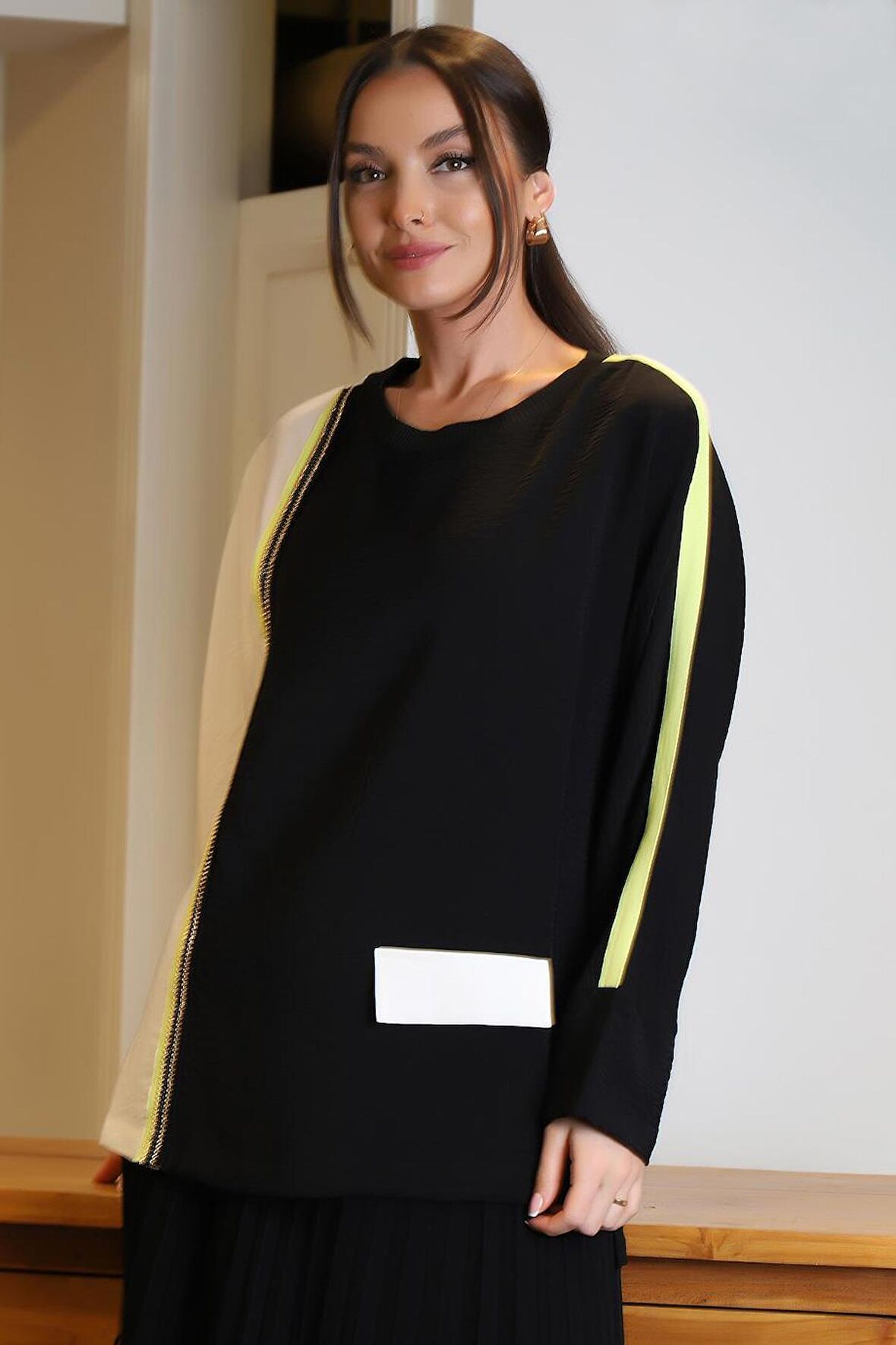 SIFIR YAKA ŞERİT DETAYLI SİYAHKADIN BLUZ 4006-2Y4