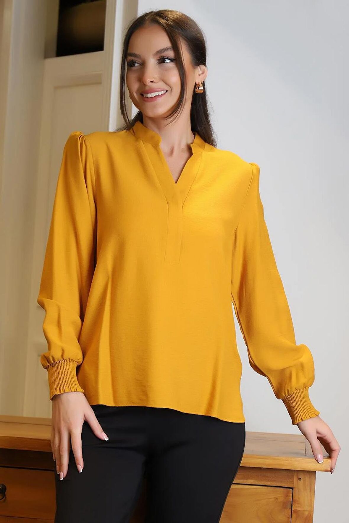 KOLLARI LASTİKLİ V YAKA HARDAL KADIN BLUZ 4028-2Y4