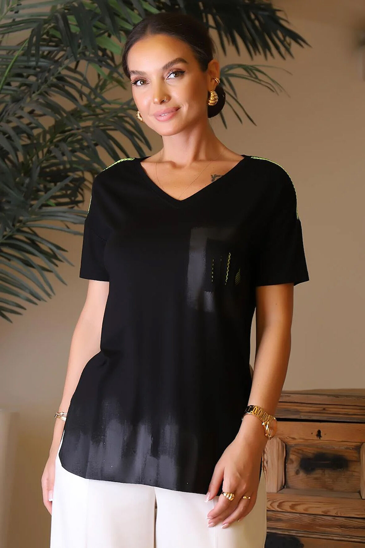  V YAKA KISA KOLLU SİYAH KADIN BLUZ 00052-2Y4