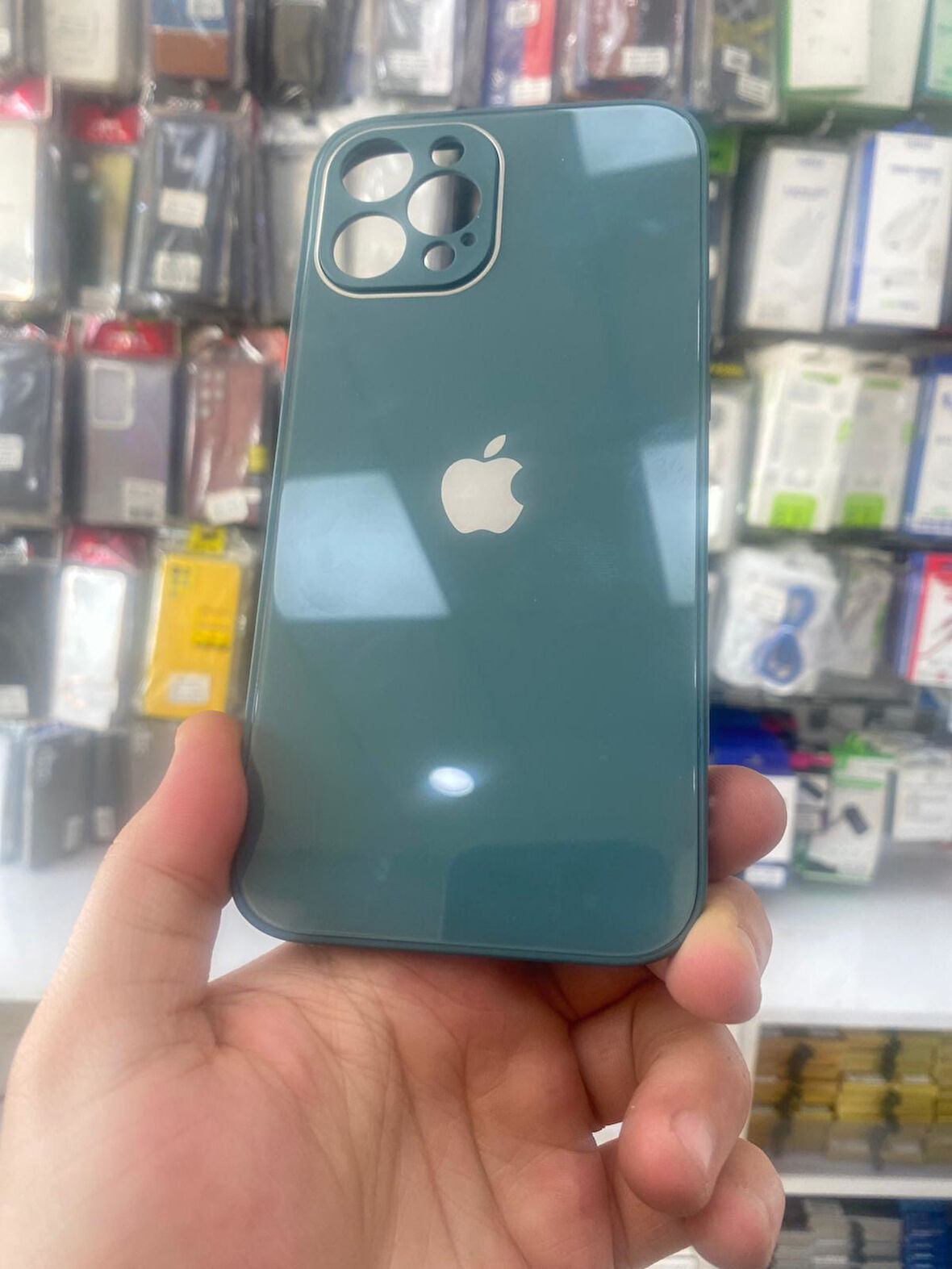 İPHONE 12 PRO MAX UYUMLU LOGOLU GLASS ARKASI CAM ŞIK TASARIM SERT KAMERA KORUMALI KILIF YEŞİL