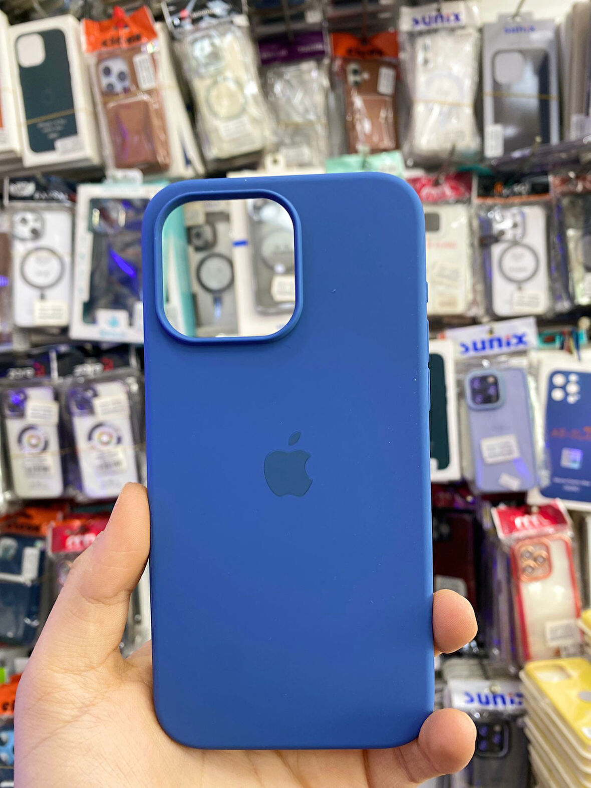 İPHONE 15 PRO UYUMLU LOGOLU LANSMAN İÇİ KADİFE KILIF GECE MAVİSİ