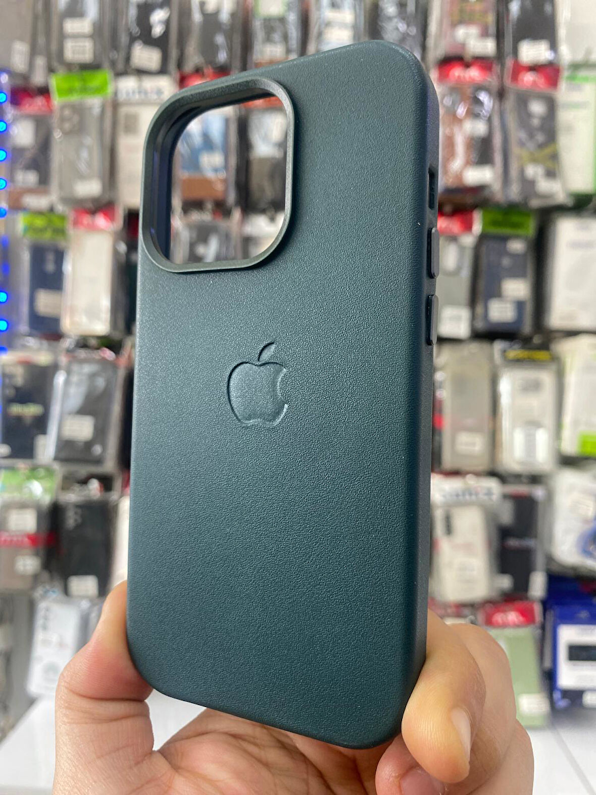 İPHONE 14 UYUMLU GİZLİ MAGSAFE ANİMASYONLU DERİ İÇİ KADİFE KILIF KOYU YEŞİL