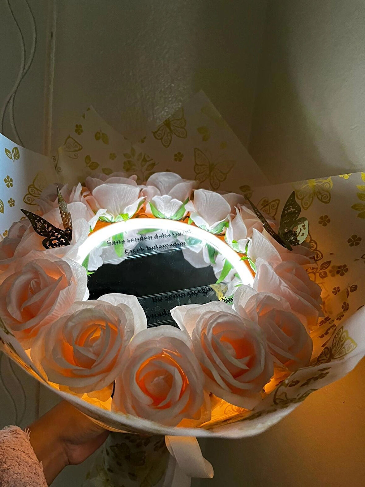 led ışıklı aynalı pembe gül