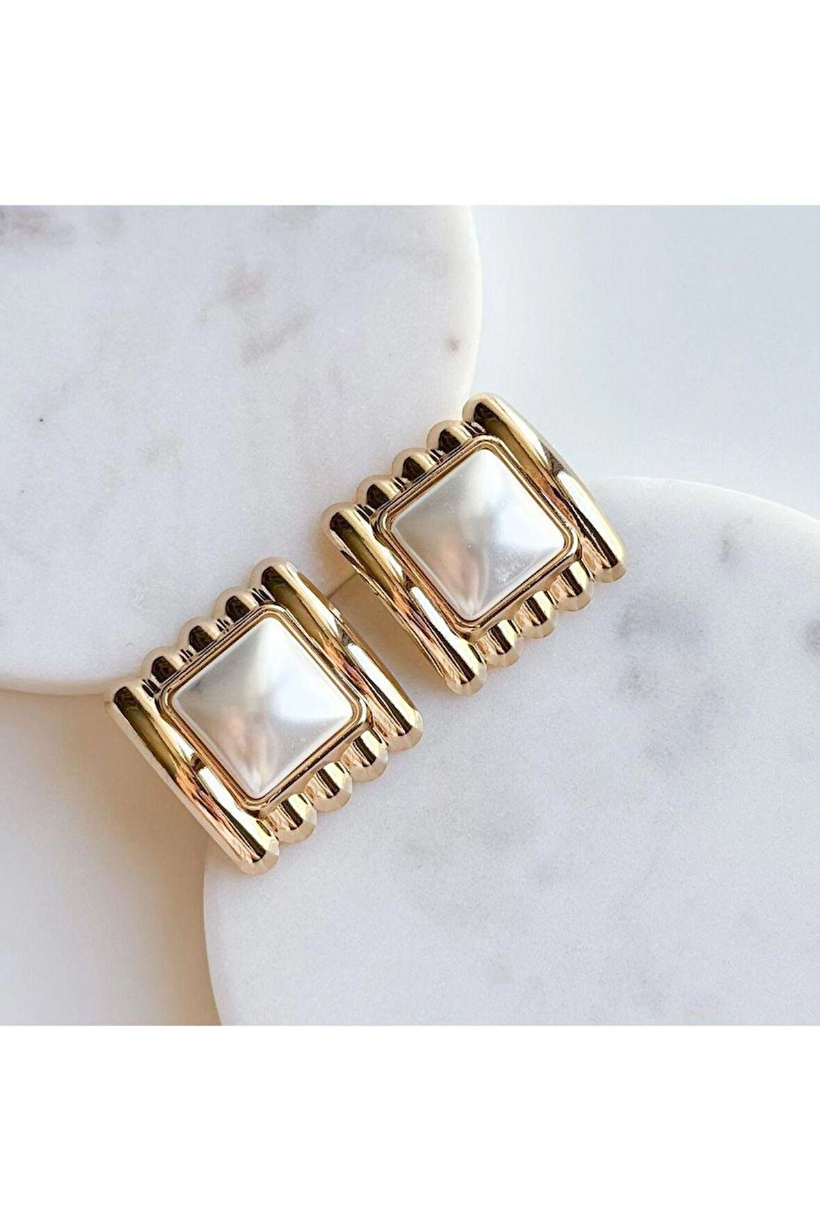 Gold İnci Görünüm Kare Vintage Küpe