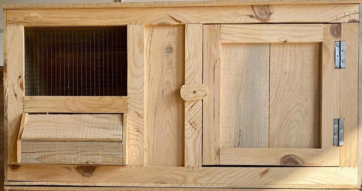 Karayiğit Ahşap Kuş Kafesi – Doğal Ahşap, Yemlikli, Tek Kapılı , Kanatlı hayvan