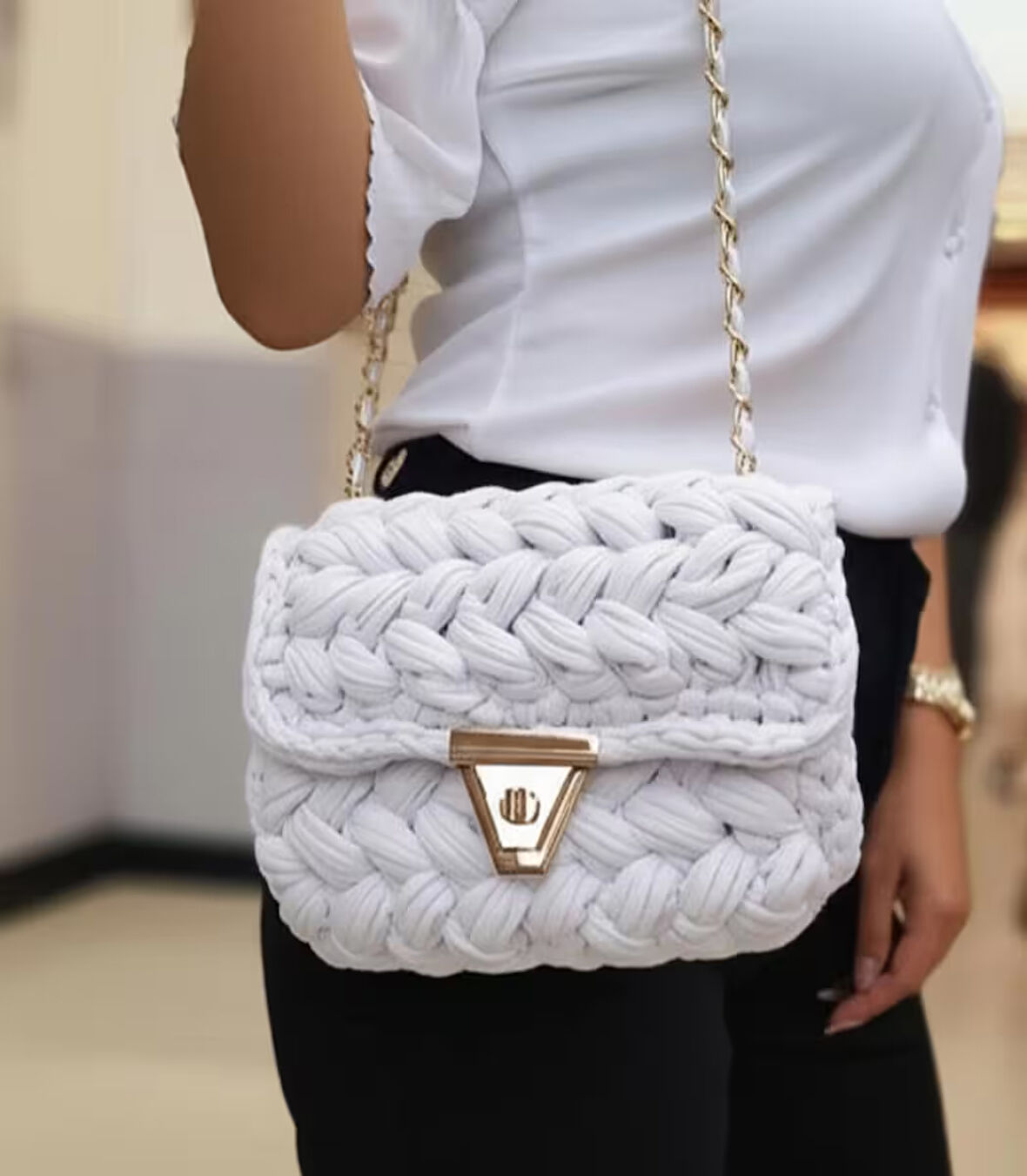 soft model çapraz çanta, beyaz el çantası, özel hediye, doğum günü hediyesi, yıldönümü hediyeleri, el yapımı çanta, tığ işi çanta, günlük mini çanta, beyaz