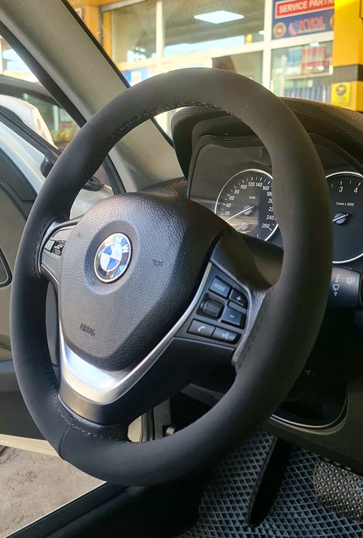 Bmw ile Uyumlu Dikmeli Direksiyon Kılıfı Alkantara Siyah