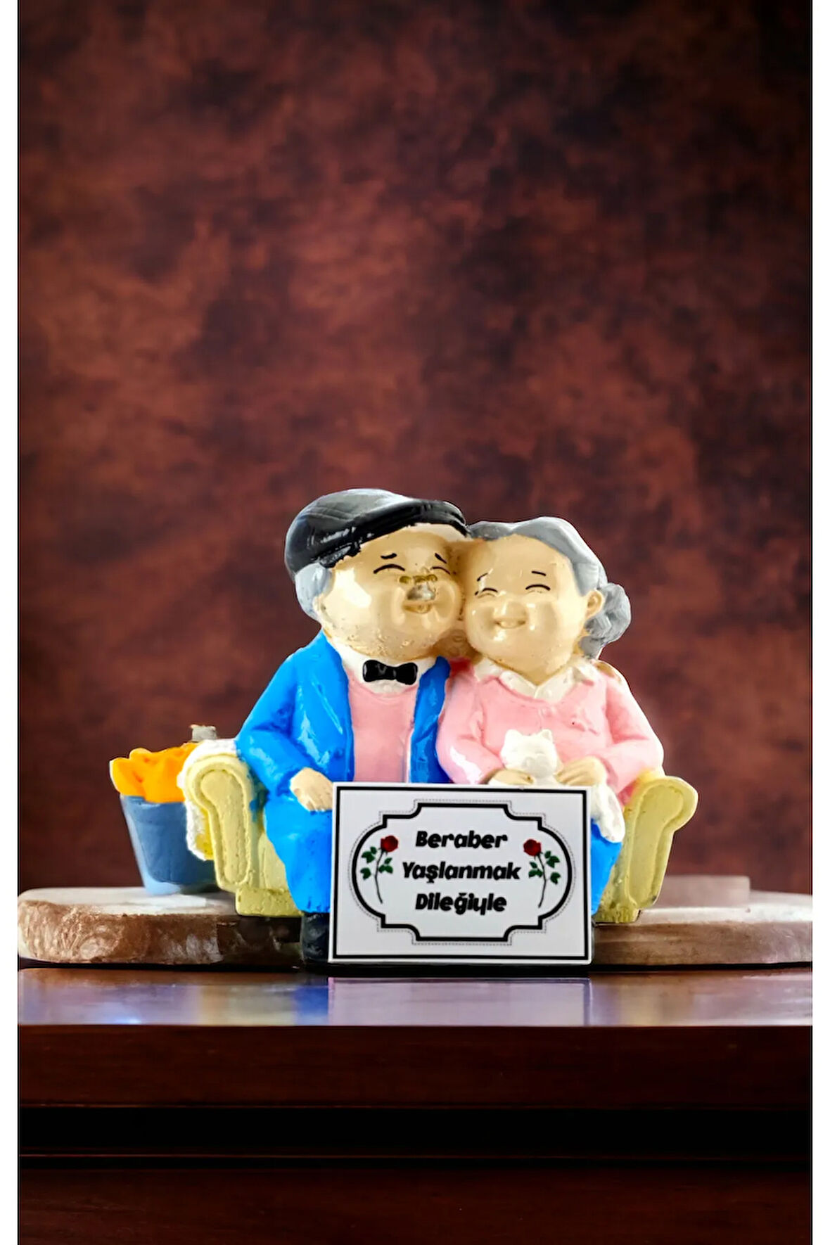 Sevimli Dede Nine Biblosu Koltukta Oturan Yaşlı Biblo El Boyması Yaşlı Çift Heykeli newsolds4