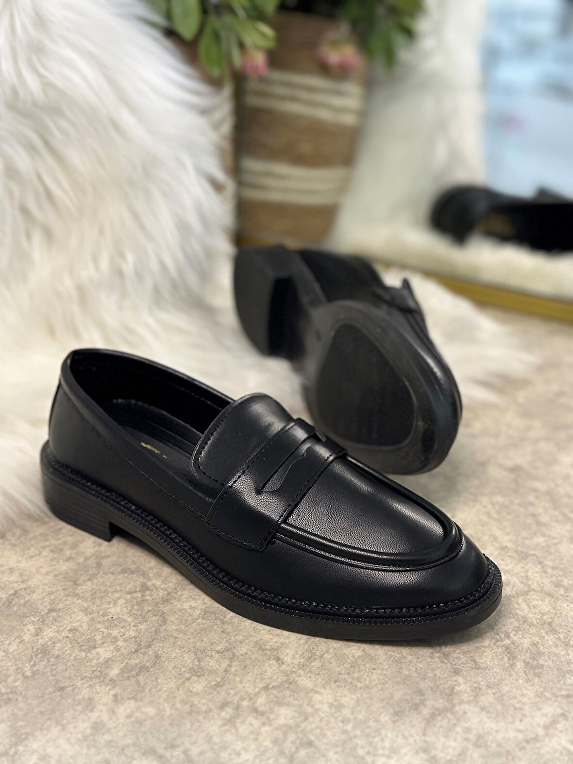 Günlük Kadın Düz Loafer Klasik Desenli Taban Zincirli Oval Burunlu Makosen Sade Şık Ayakkabı 130