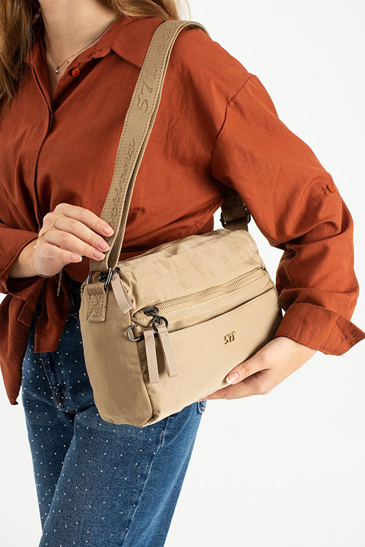 Yumuşak Dokulu Ultra Hafif, Esnek ve Su Geçirmez Polyamid Kumaş Omuz Çantası Vizon Model: (571-13-14C)