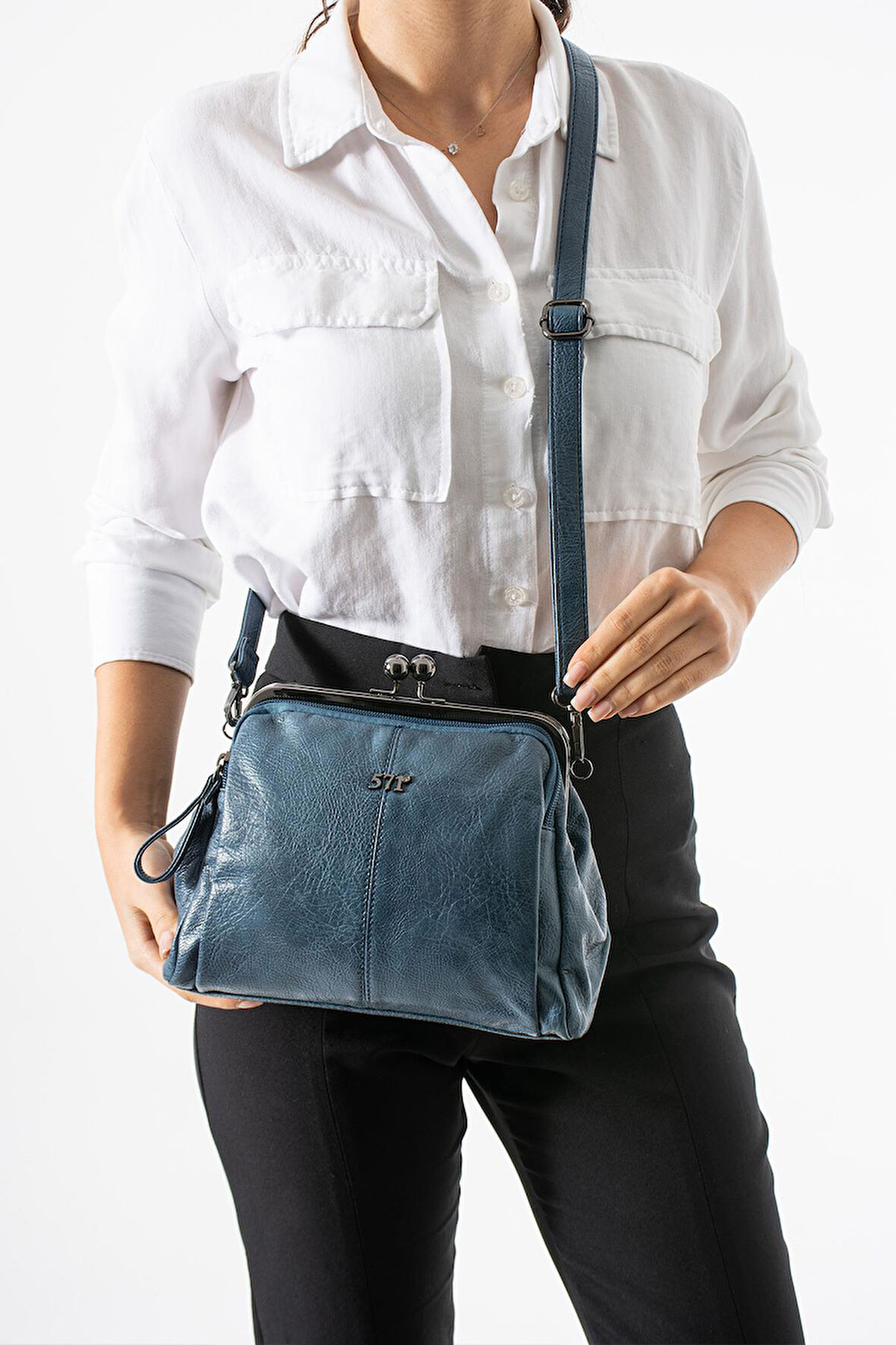 Yıkama Deri Klipsli Fermuarlı 3 Bölmeli Burslu Omuz Çantası Mavi Model:(571-13T)