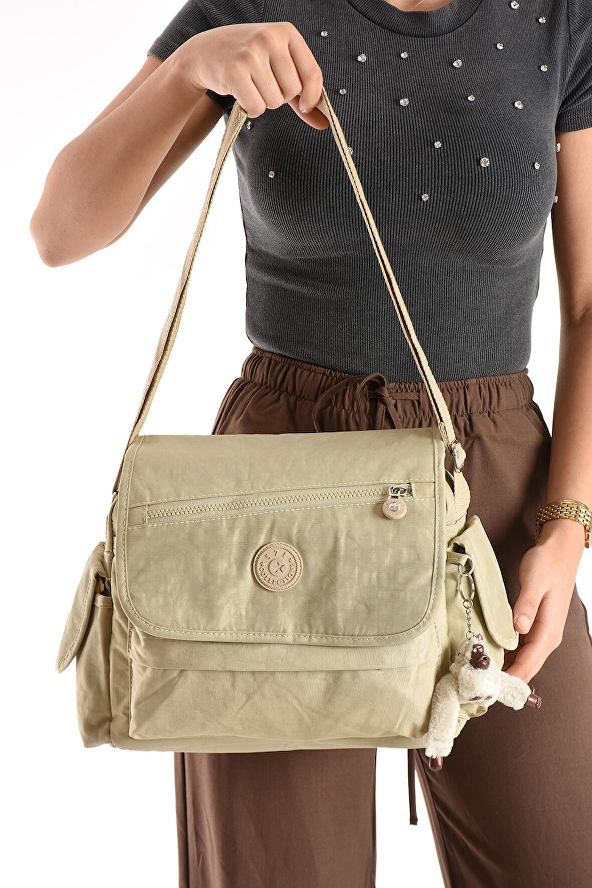 Çapraz Askılı Ultra Hafif Çok Cepli Bayan Omuz Çantası Krem (Model: 571-6N)