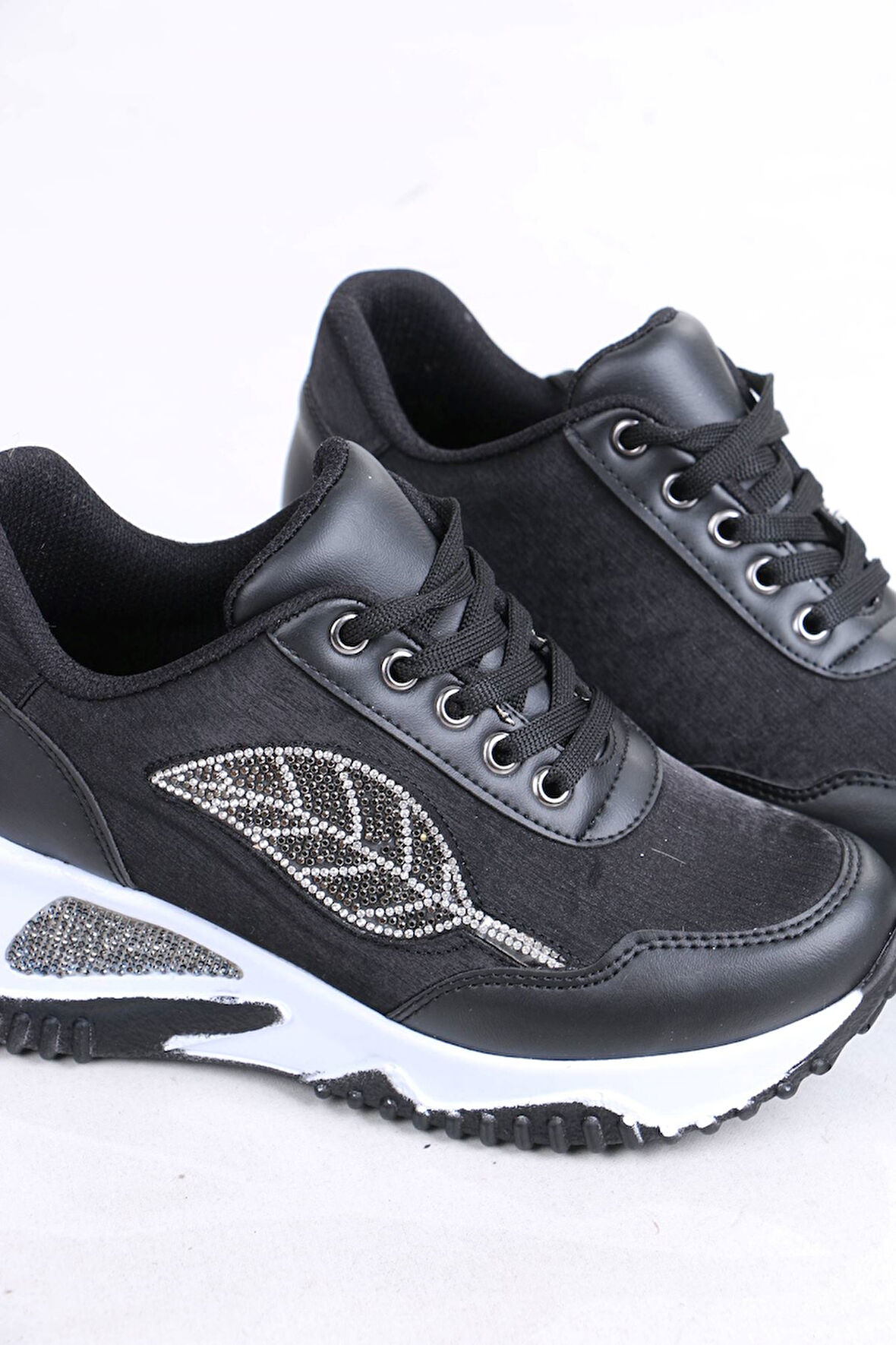 Fortune Siyah Beyaz Taban Mat Deri Kadın Spor Ayakkabı