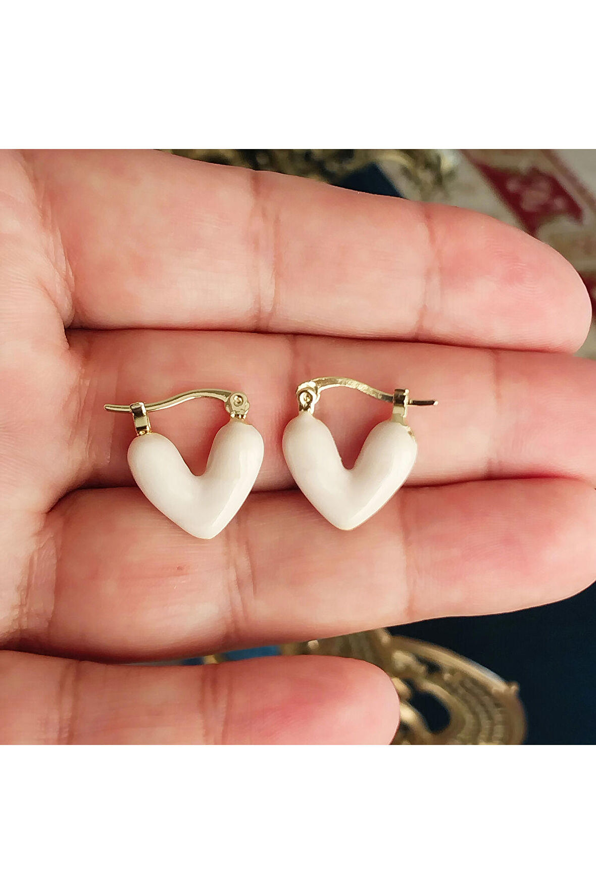 Luxury Style Beyaz Kalpli Bijuteri Küpe