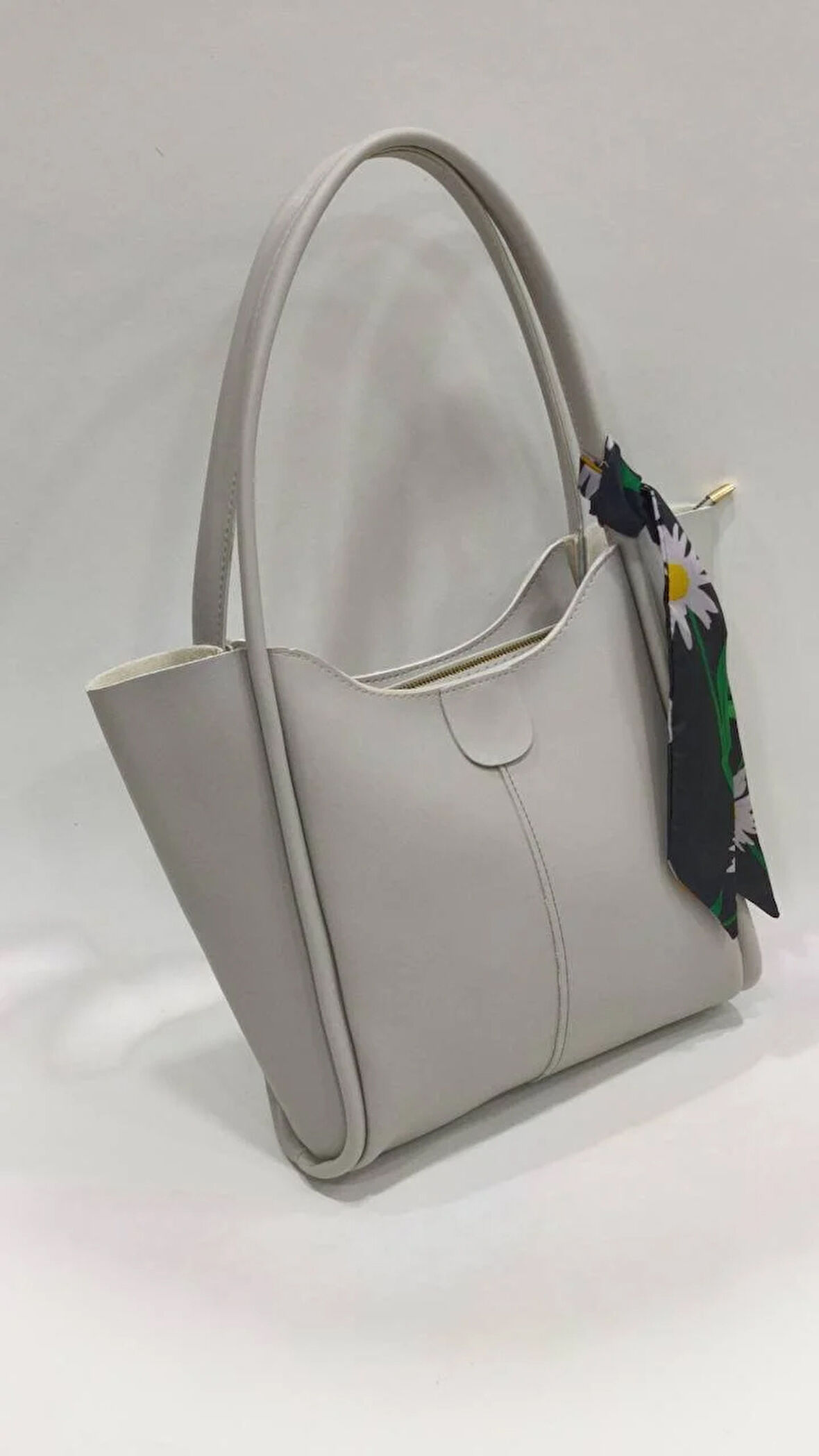 Büyük Boy Şal Detaylı Soft Suni Deri Kadın Omuz Çantası