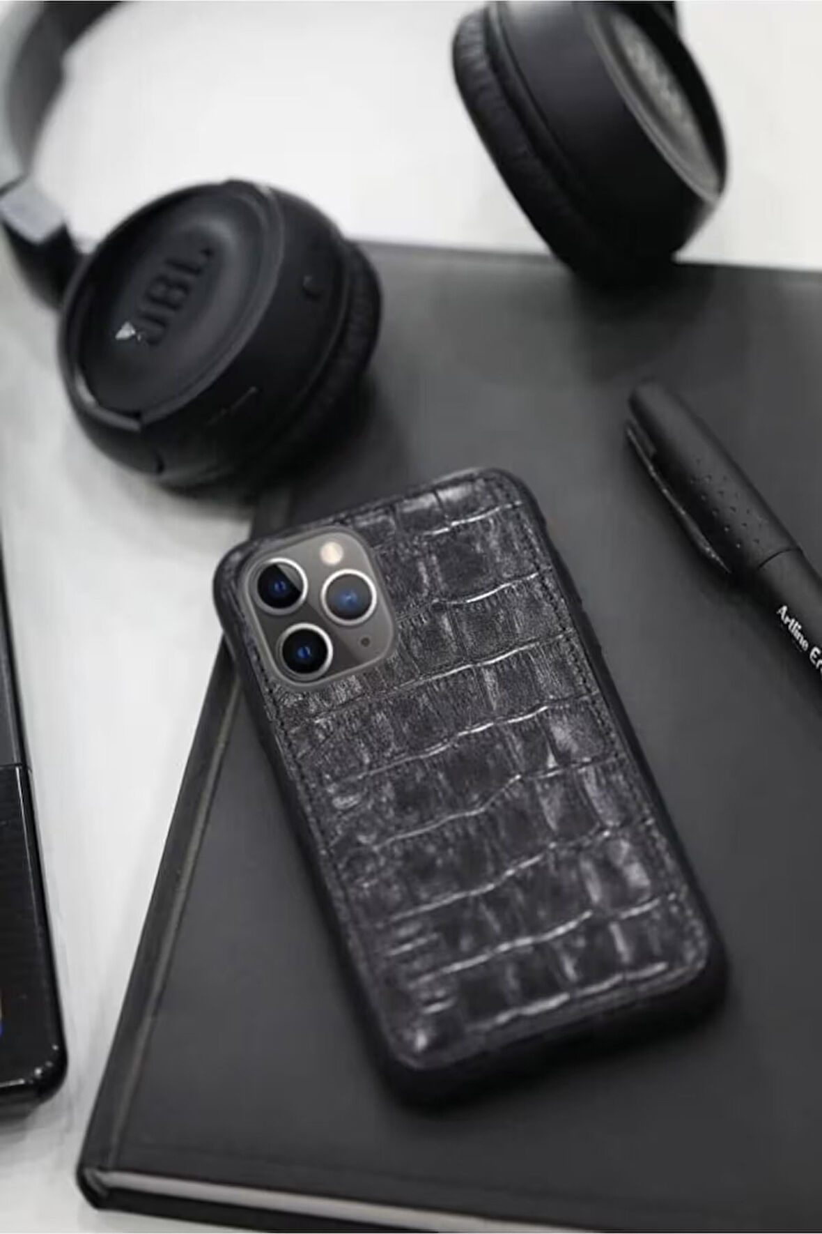 Derije Hakiki Deri Siyah Kroko iPhone 11 Telefon Kılıfı (T1726)