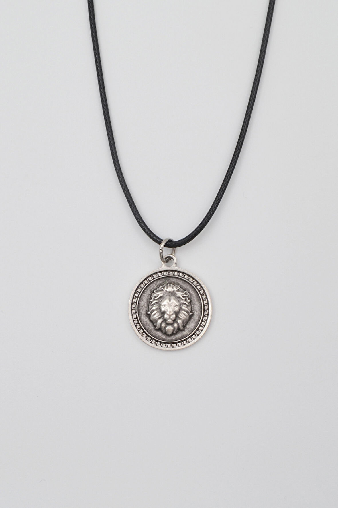 Aslan Madalyon Kolye - PU Deri İp Zincirli Unisex Gümüş Kaplama Kolye - 60 cm