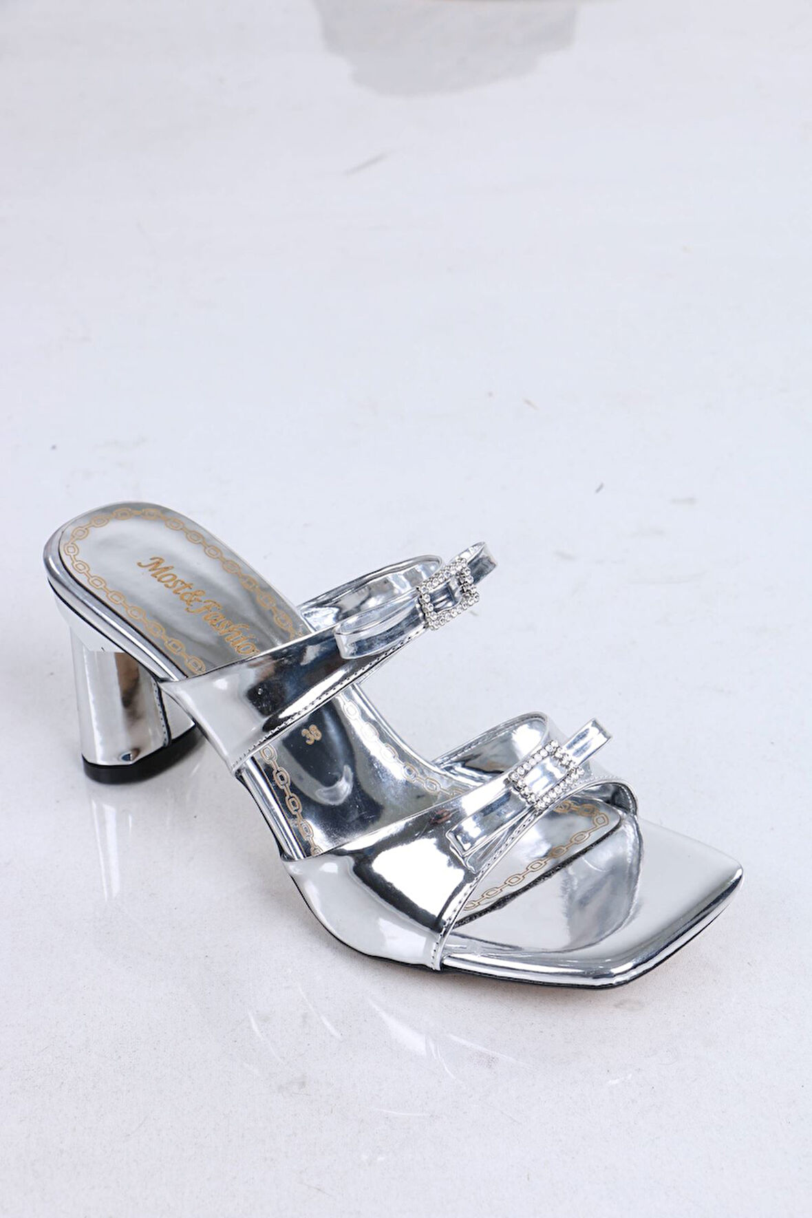 Conroy Gümüş Rugan Topuklu Kadın Terlik