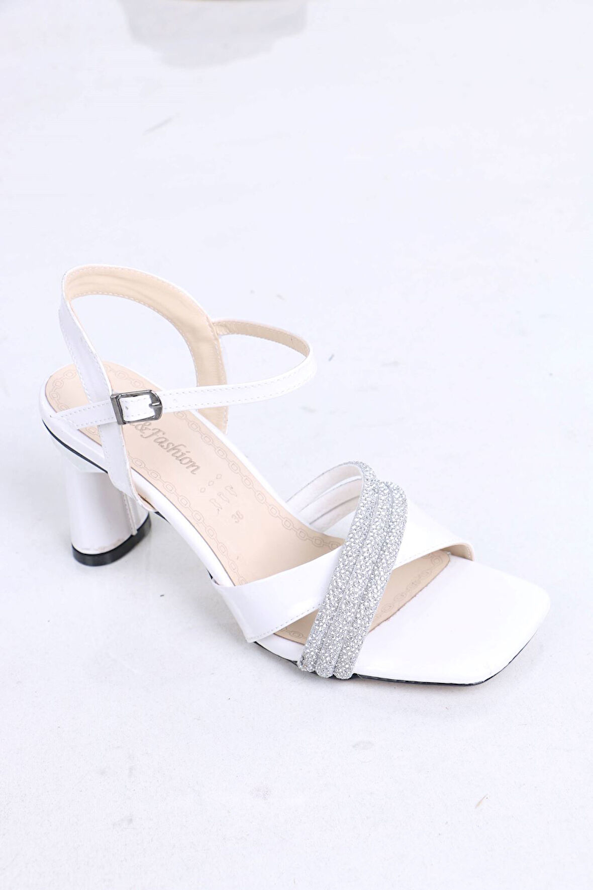 Felix Beyaz Rugan Taşlı Topuklu Kadın Ayakkabı