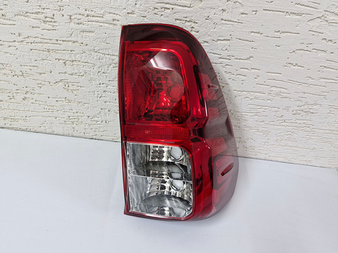 TOYOTA HİLUX SAĞ ARKA STOP LAMBASI SIFIR 2015-2020