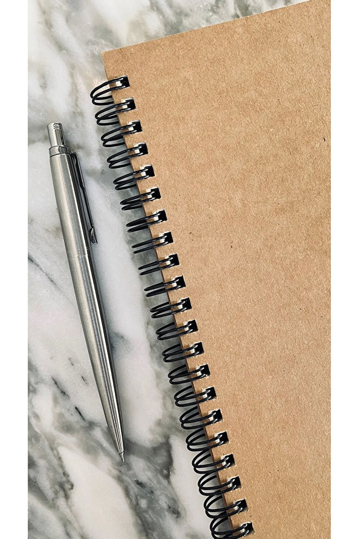 Noktalı Spiralli Defter, A5 Boyut (15x21 cm), 100 Yaprak, 90gr. Ivory, Kraft Kapak