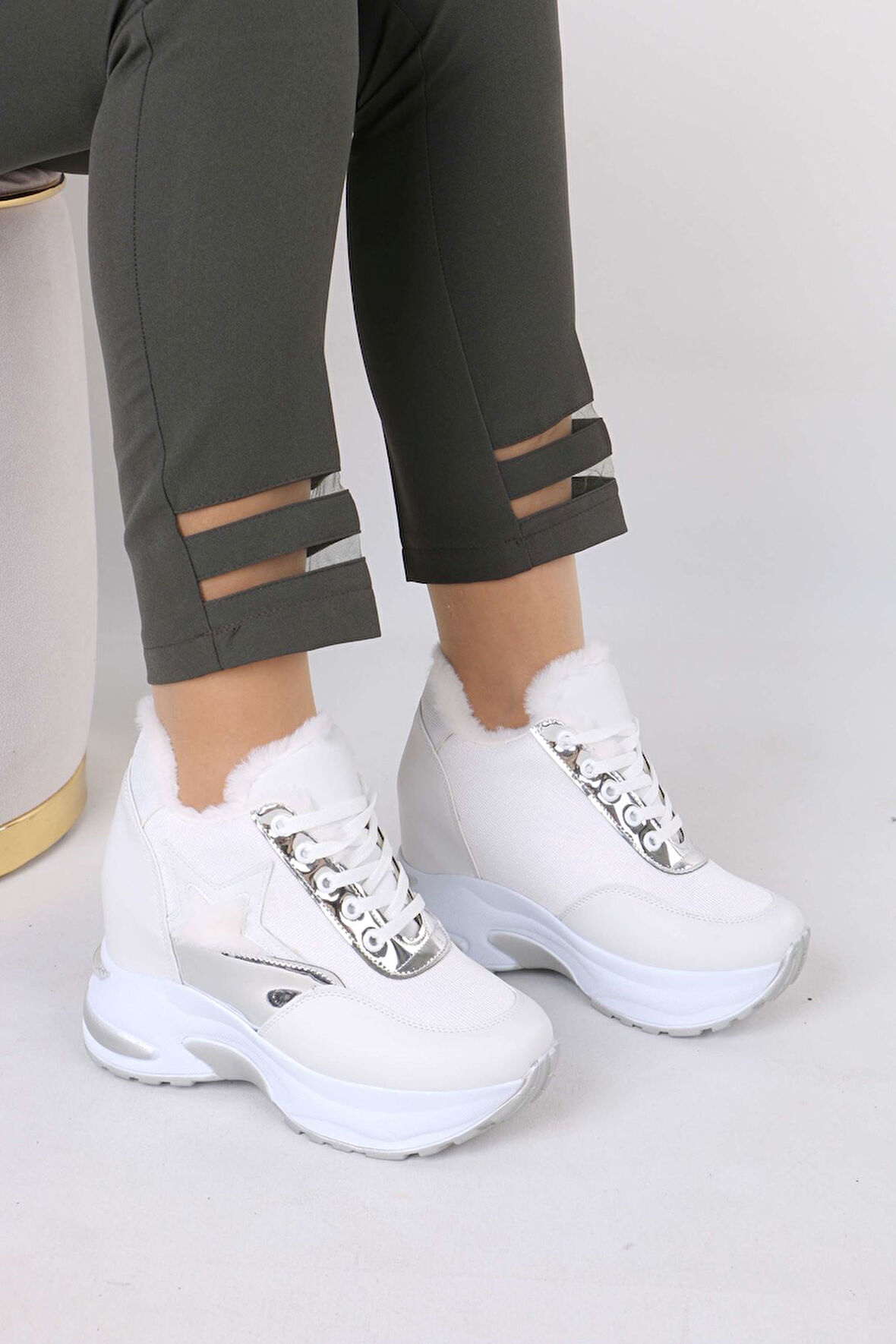 Katle Beyaz Kürklü Gizli Topuklu Kadın Spor Ayakkabı