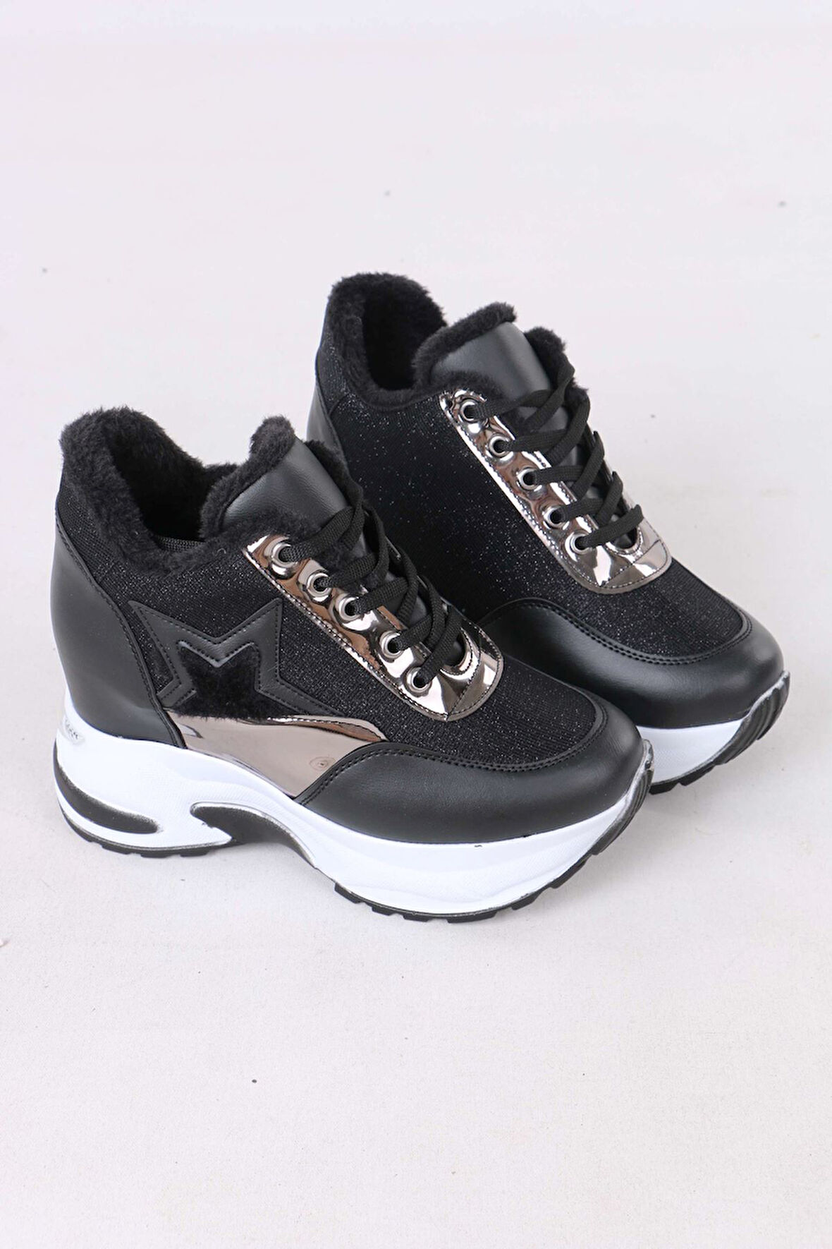 Katle Siyah Beyaz Taban Kürklü Gizli Topuklu Kadın Spor Ayakkabı