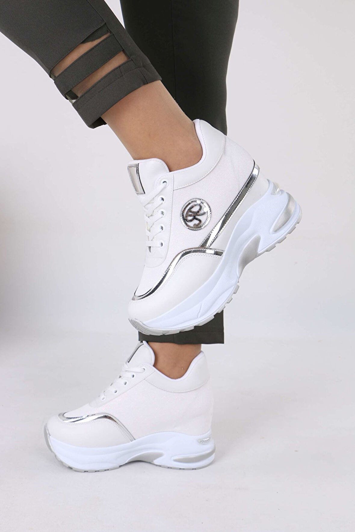 Karlis Beyaz Kürklü Gizli Topuklu Kadın Spor Ayakkabı
