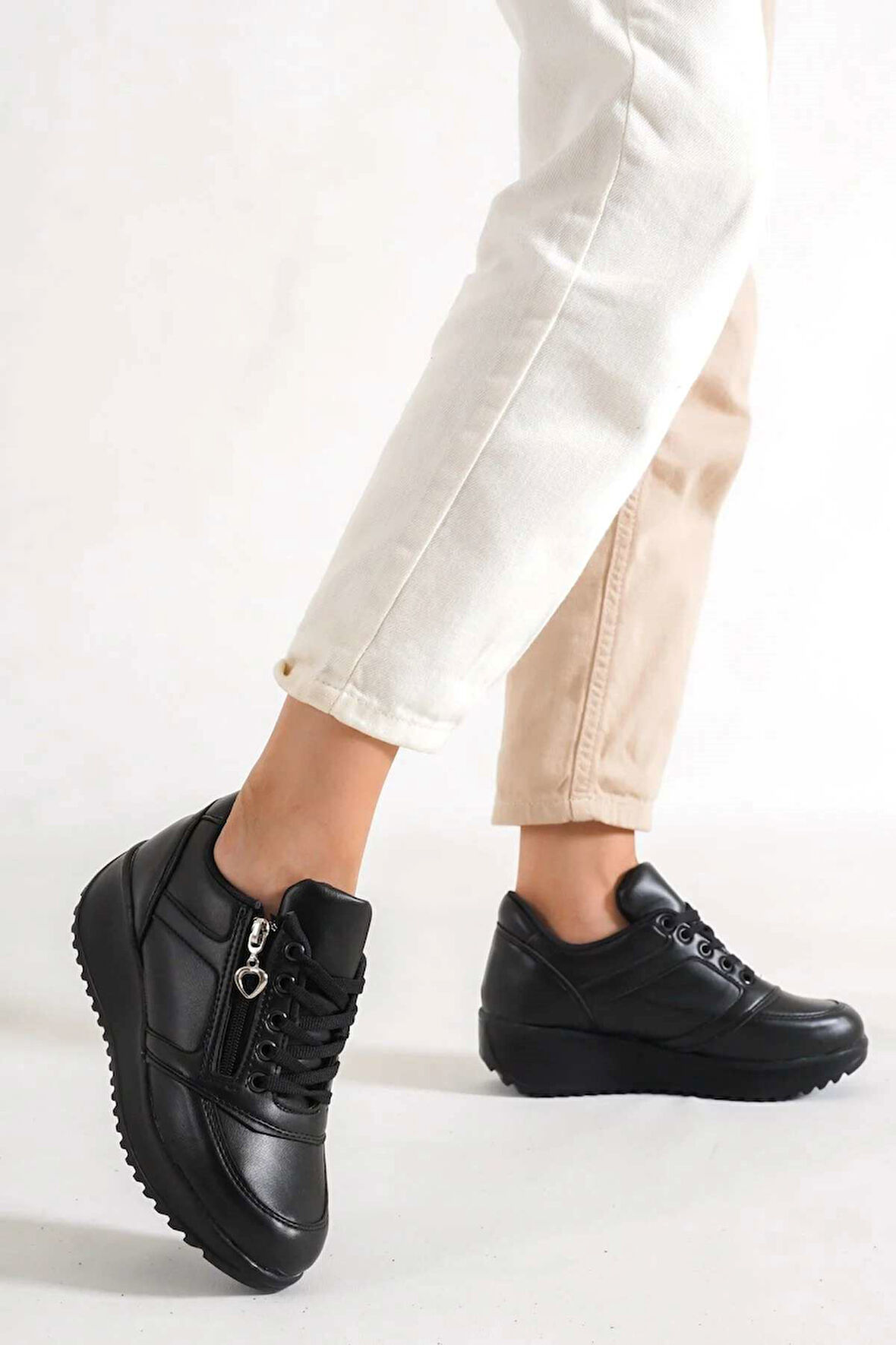 Karlens Siyah Mat Deri Fermuarlı Bağcıklı Kadın Spor Ayakkabı