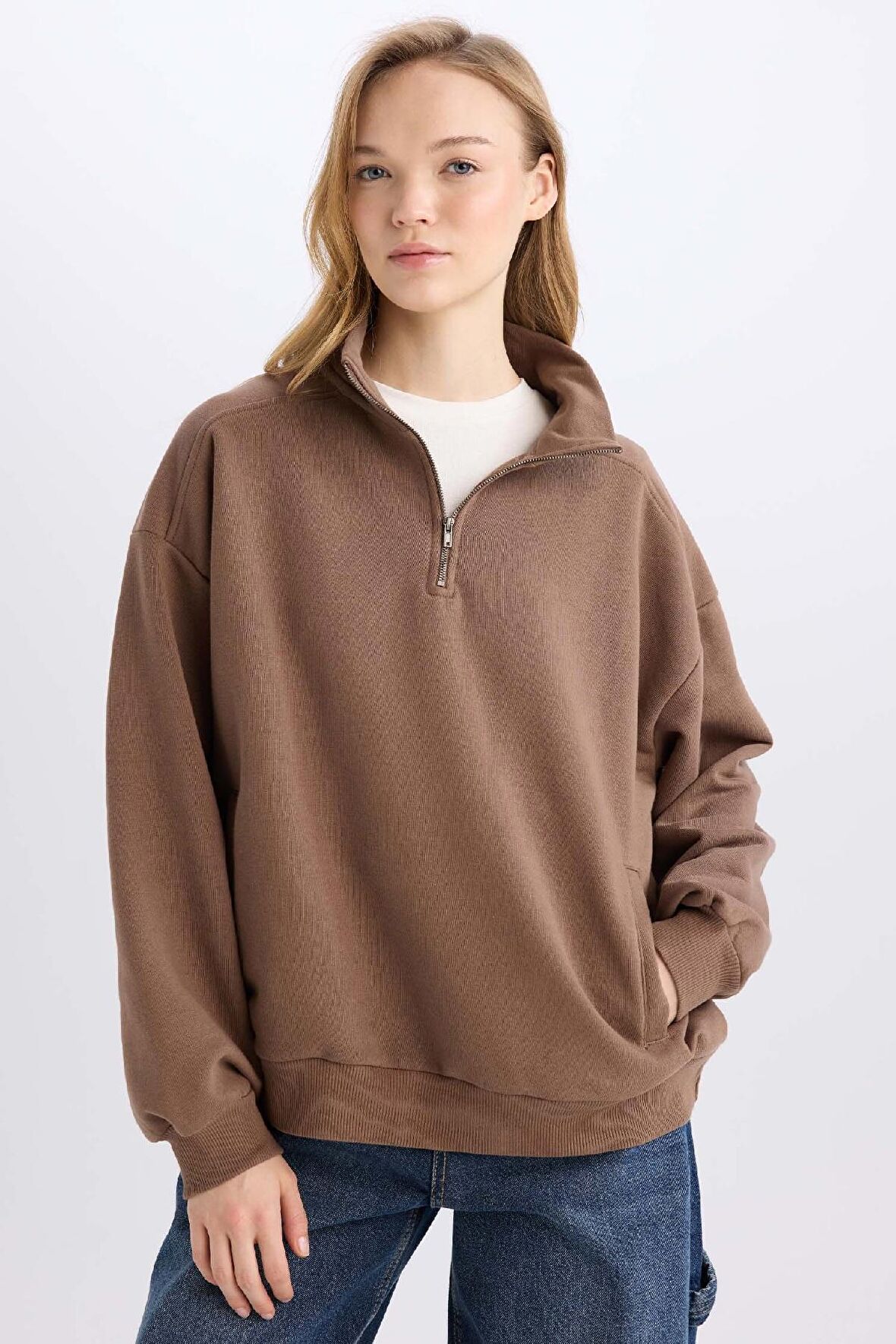 DeFacto Oversize Geniş Kalıp Fermuarlı Dik Yaka Cepli Basic Düz Kalın Sweatshirt D7206AX24WNBN534