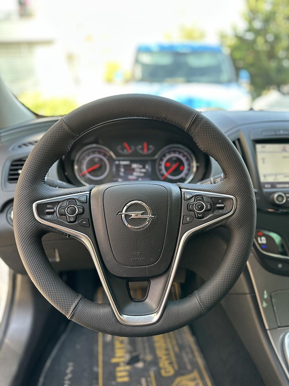 Opel Insignia Sport Araca Özel Direksiyon Kılıfı 