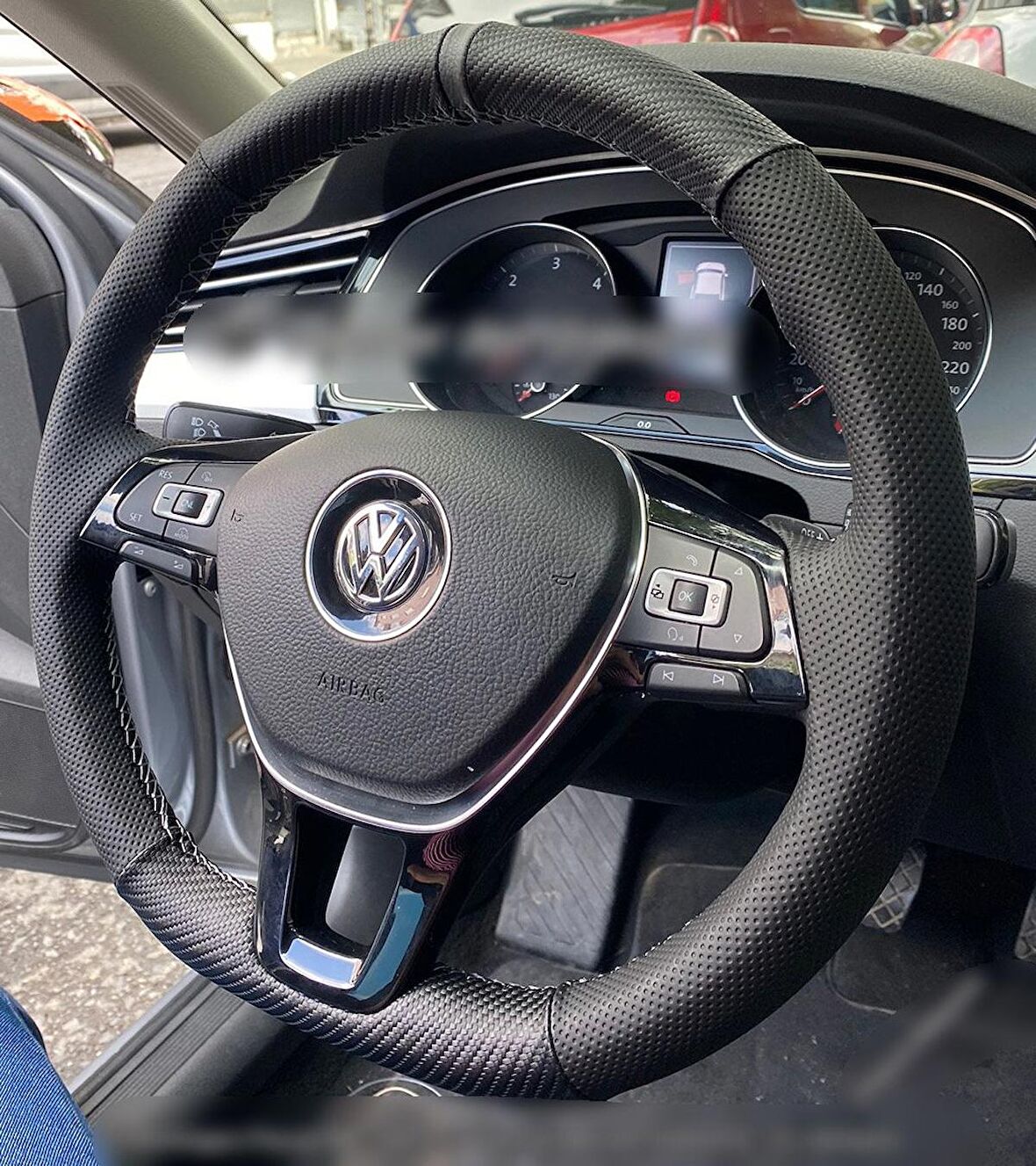 Volkswagen Caddy 2016 - 2019 Araca Özel Dikmeli Direksiyon Kılıfı (Nokta Karbon Gri Yüzüklü)